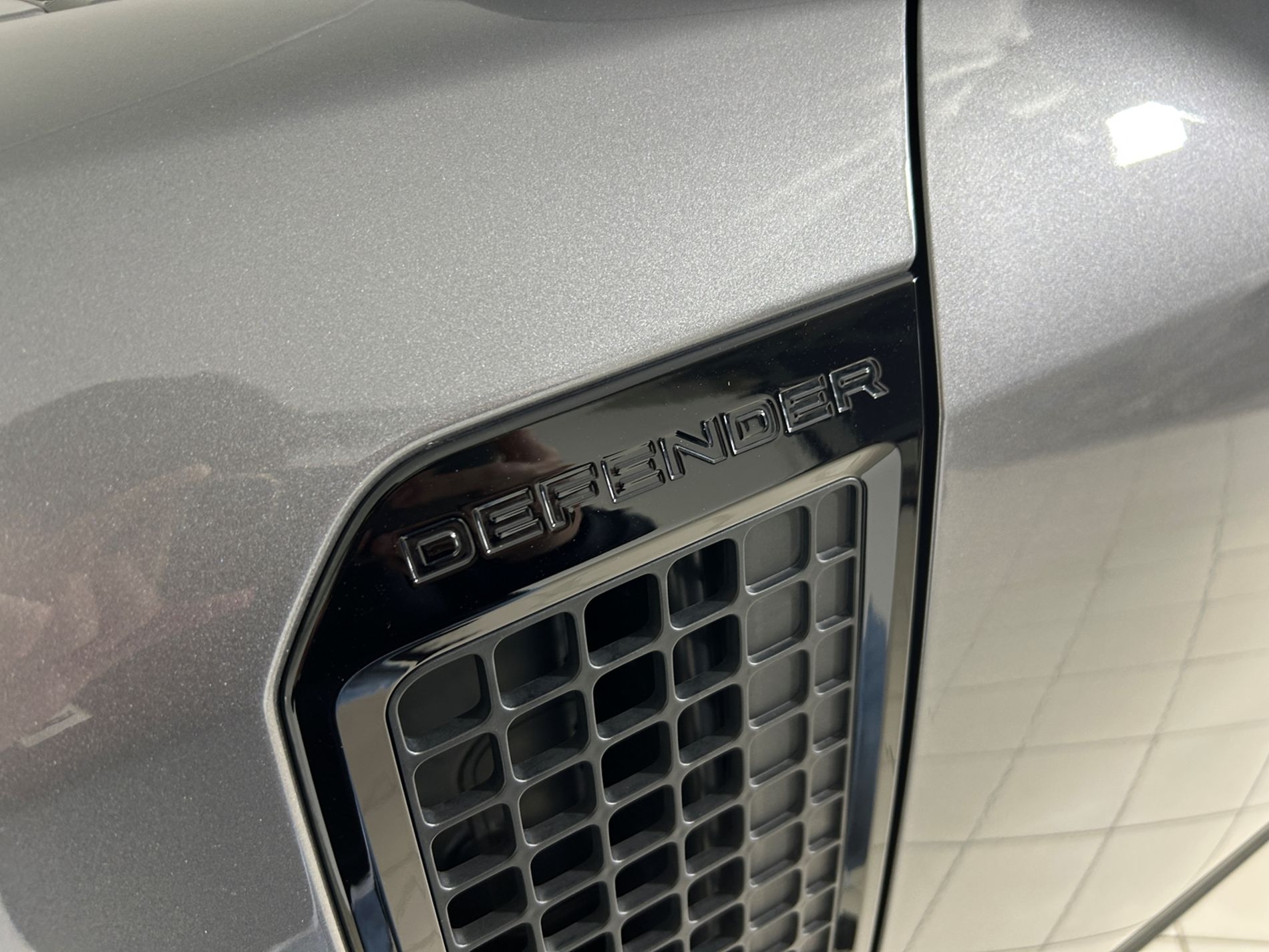 Defender 110 3.0d i6 mhev SE awd 200cv auto - Autoviemme